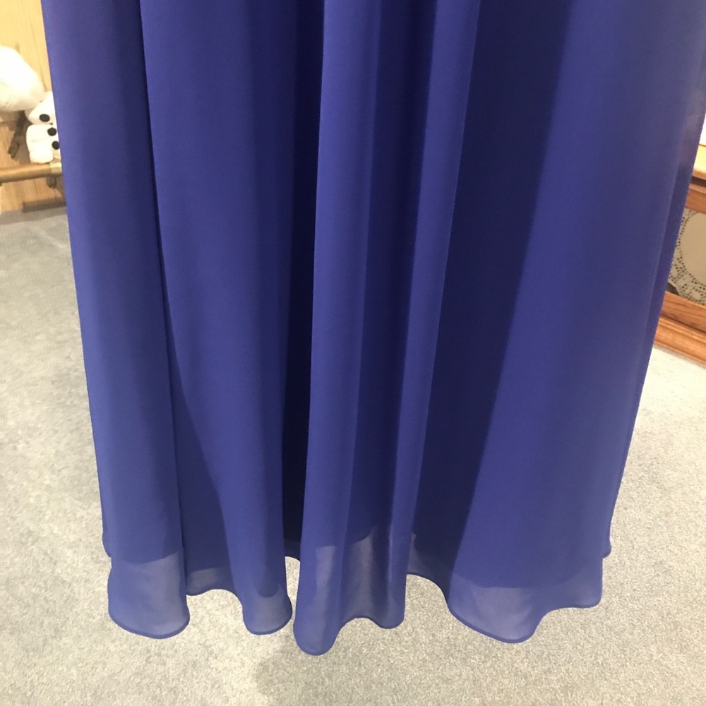 Gown - Picture 2 of 11